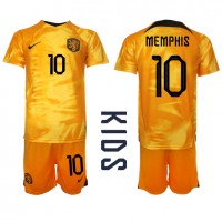 Fotballdrakt Barn Nederland Memphis Depay #10 Hjemmedraktsett VM 2022 Kortermet (+ Korte bukser)